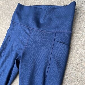 Athleta Salutation Stash Pocket 7/8 Tight Blue M